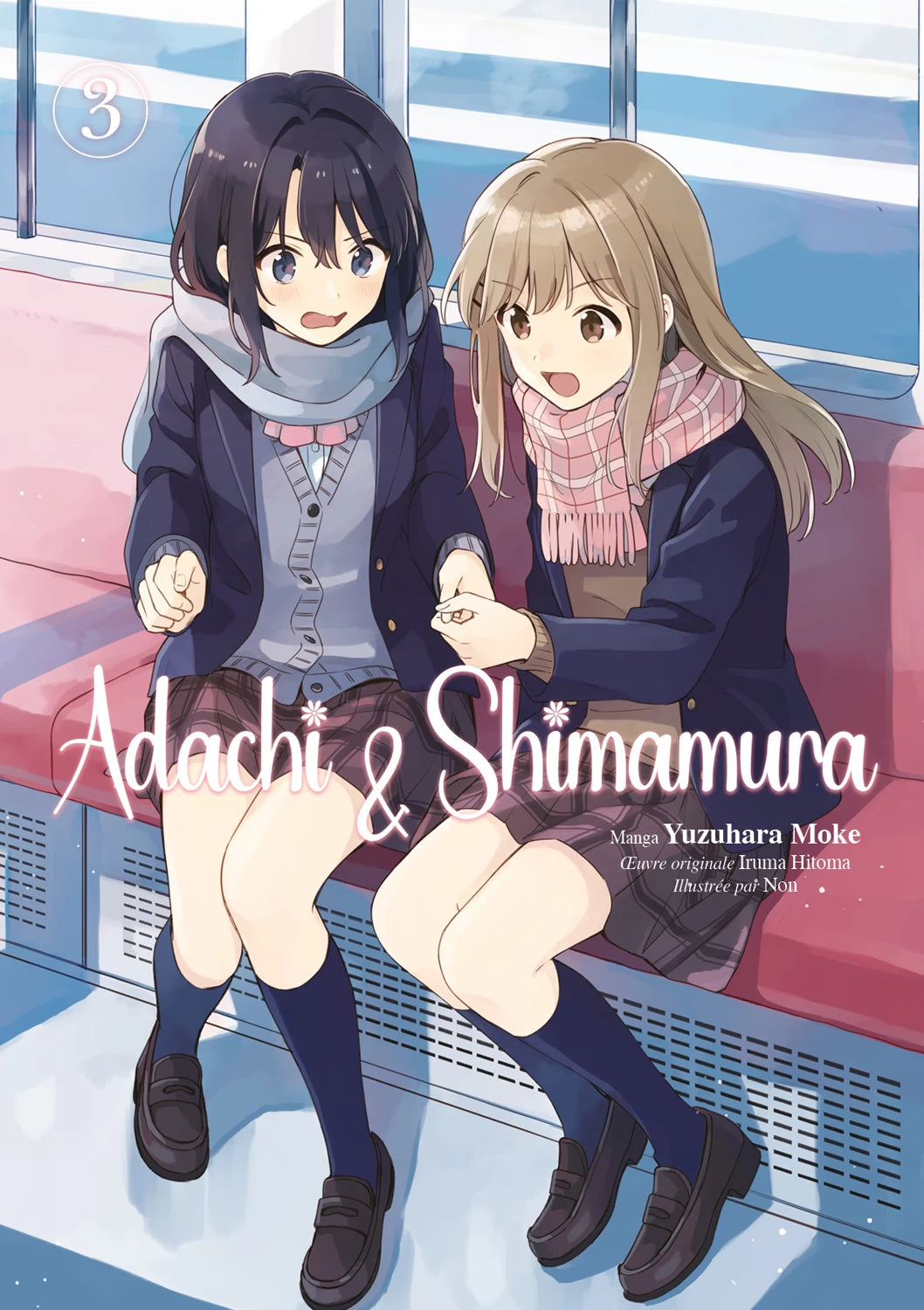 Adachi & Shimamura Tome 3 : Adachi et Shimamura assises côte à côte dans un train, emmitouflées dans des écharpes, main dans la main, souriantes et complices.