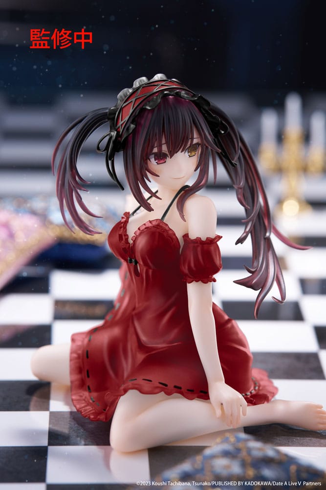 Figurine Kurumi Tokisaki Nightwear Version assise en tenue de nuit rouge de Date A Live V gamme Desktop Cute Figure