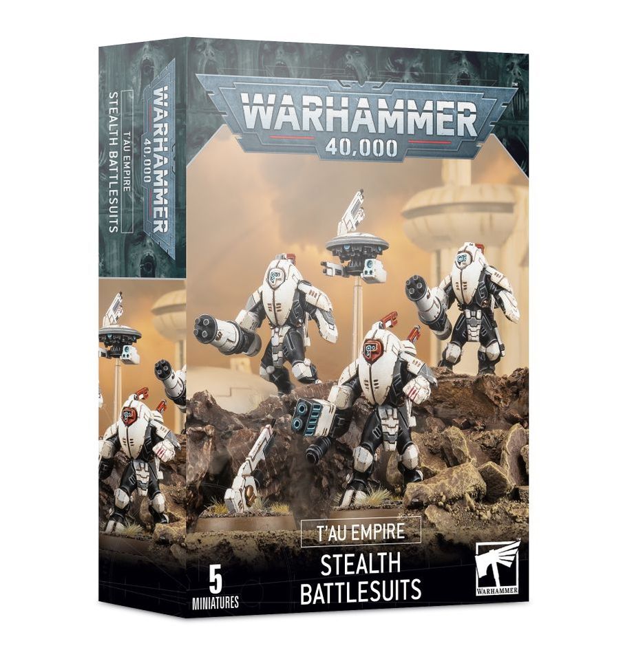 Boîte des Stealth Battlesuits XV25 pour Warhammer 40,000. Ce kit contient trois exo-armures furtives, accompagnées de drones de soutien, parfaites pour des attaques tactiques et insaisissables.