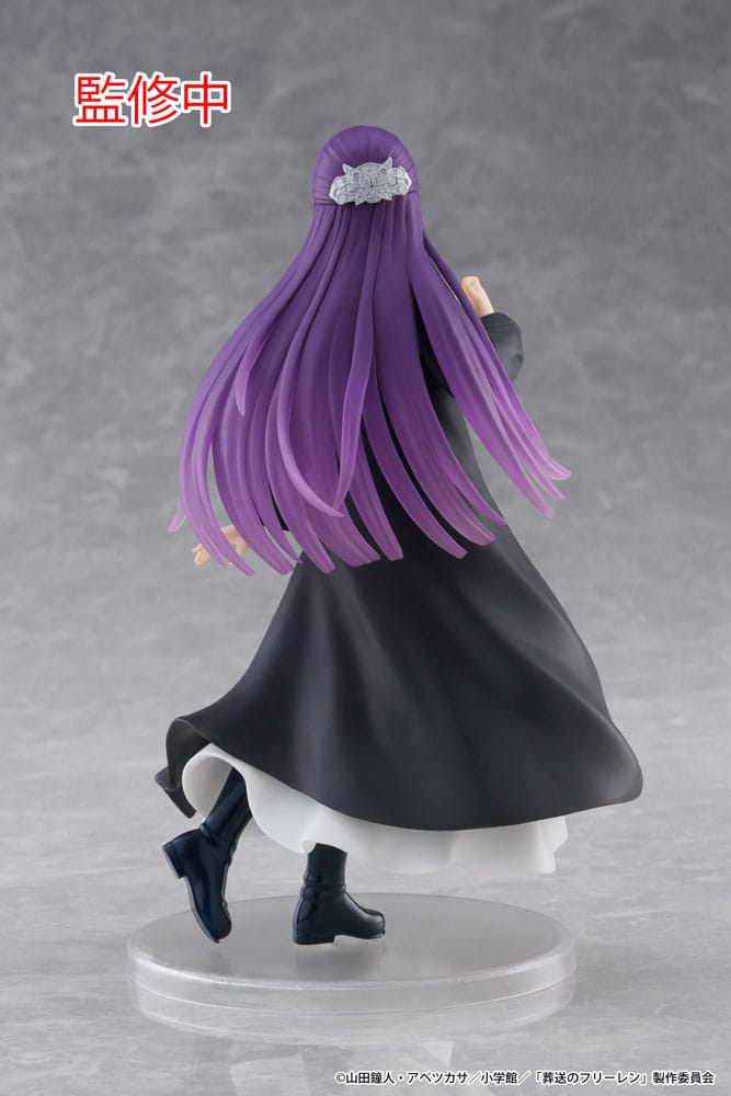 Figurine Fern Coreful de 18 cm, personnage de Frieren: Beyond Journey’s End, en robe noire et blanche, cheveux violets longs, en posture de marche