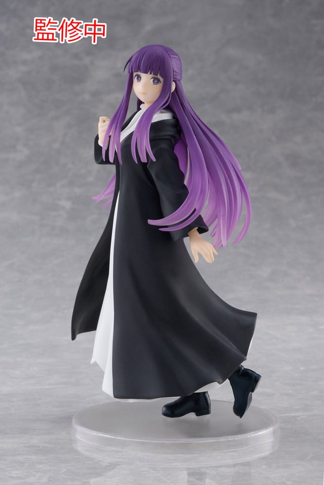 Figurine Fern Coreful de 18 cm, personnage de Frieren: Beyond Journey’s End, en robe noire et blanche, cheveux violets longs, en posture de marche