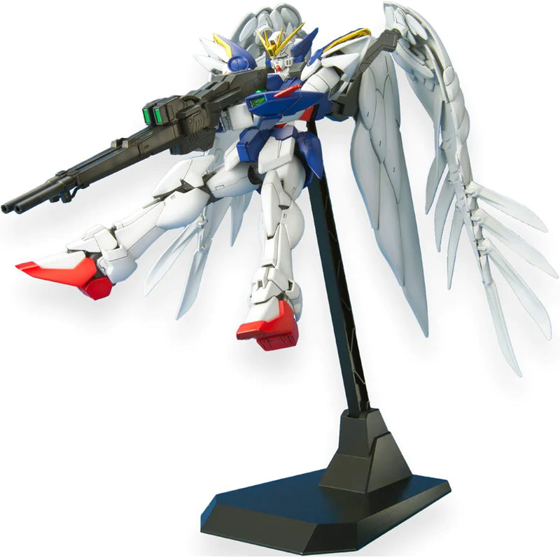 Gunpla MG 1/100 Wing Gundam Zero EW avec ailes blanches, modèle articulé Bandai de Gundam Wing Endless Waltz.