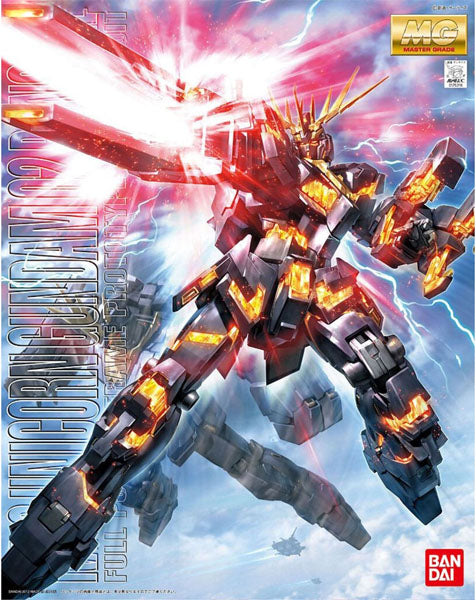 Maquette Gundam Gunpla MG 1/100 RX-0 Unicorn Gundam 02 Banshee par Bandai, robot bleu nuit et or avec cornes dorées, Armed Armor BS et VN, sur fond blanc.