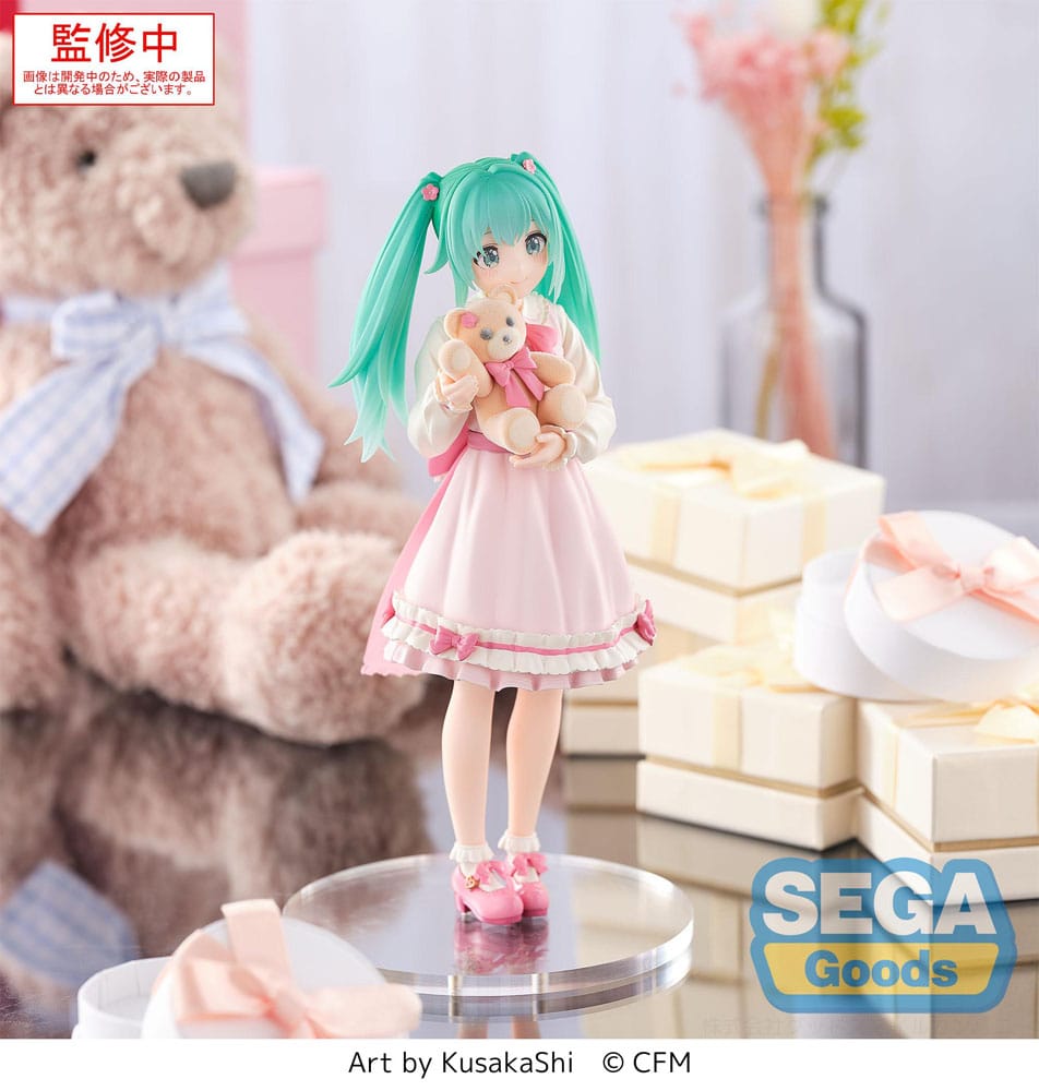 Figurine Hatsune Miku Luminasta Conceptual Series Vol 3 tenant un ours en peluche tenue rose pastel édition Sega Goods