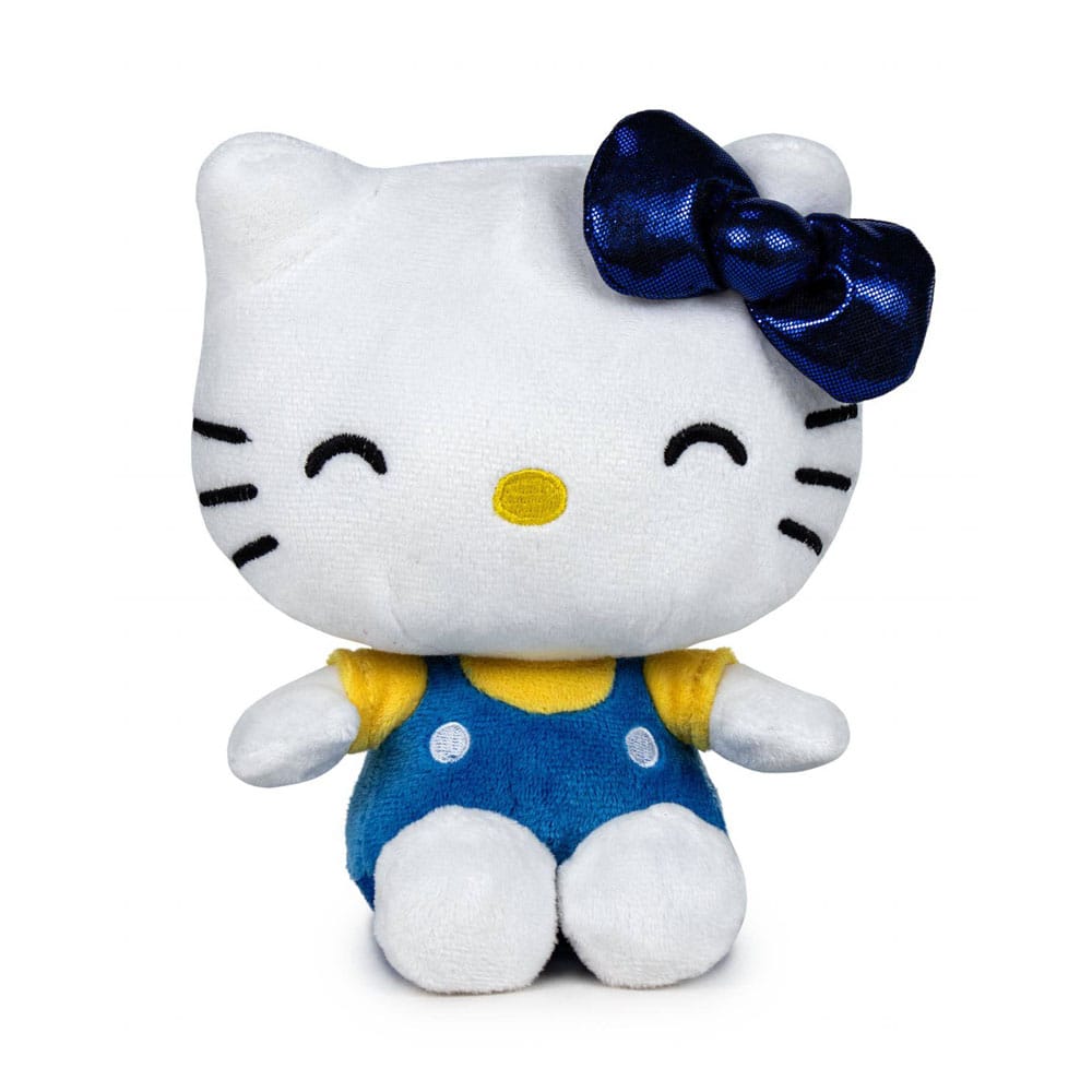 Peluche Hello Kitty 16 cm édition 50e anniversaire, vêtue d’une salopette bleue, d’un t-shirt jaune et ornée d’un nœud bleu brillant, avec un visage souriant.