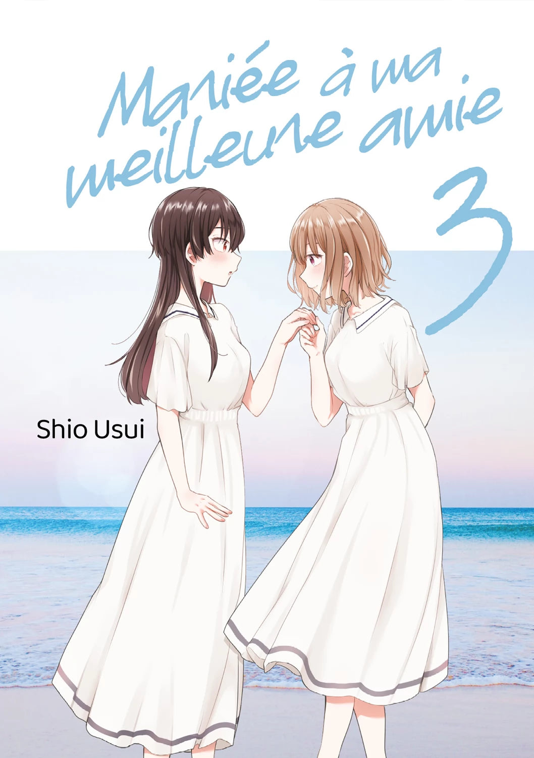 Mariée à ma meilleure amie Tome 3 : Kurumi et Ruriko en robes blanches, se tiennent tendrement la main face à la mer, dans une lumière pastel du crépuscule.