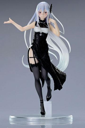 Figurine d’Echidna de Re:Zero portant une robe mandarine noire fendue, avec des bas noirs et des cheveux argentés très longs. Elle est en pose gracieuse sur un socle transparent.