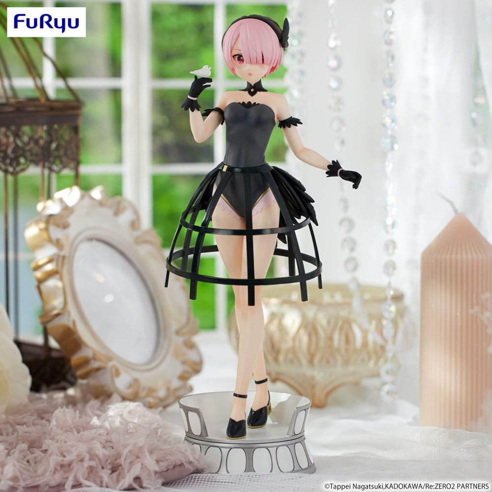 Statuette PVC Re:Zero Exceed Creative Ram Cage Dress par FuRyu, représentant Ram en robe noire cage sur socle décoratif.