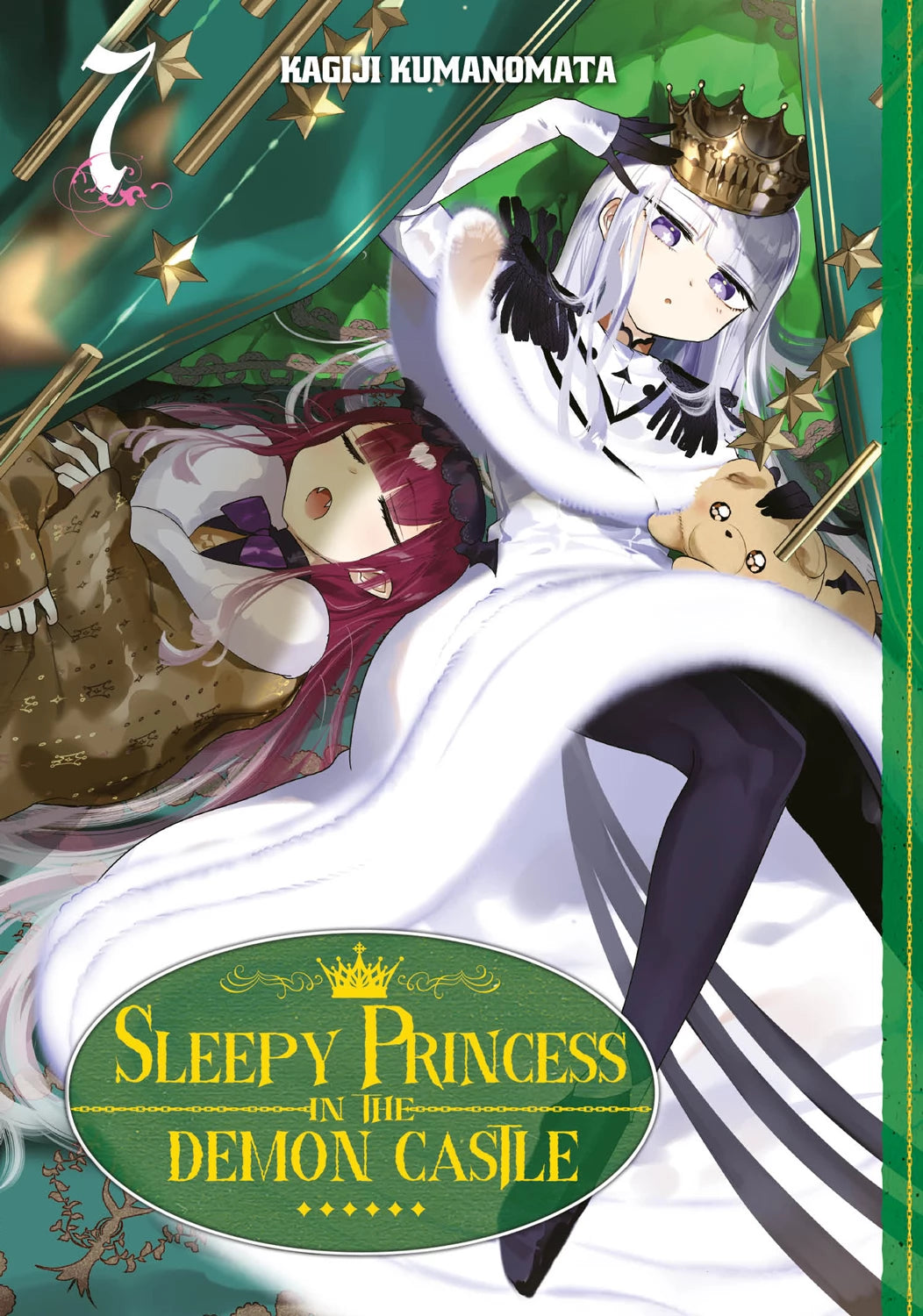 tome 7 de Sleepy Princess in the Demon Castle, montrant la princesse Syalis allongée en tenue royale, tenant une peluche, aux côtés d'une démone endormie sur un lit décoré d’étoiles dorées.