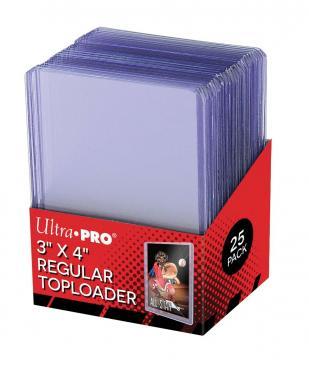 Pack de 25 toploaders 3x4 fabriqués par Ultra Pro Toploaders présentés dans une boîte rouge.