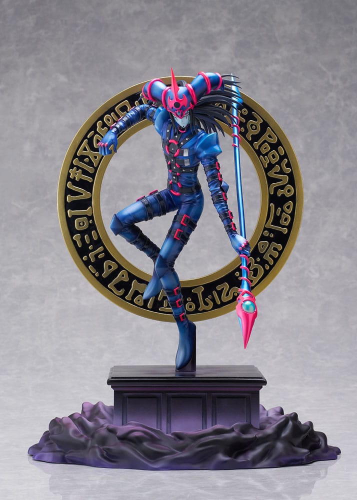 Figurine Dark Magician of Chaos de Yu-Gi-Oh! sur socle avec cercle magique.