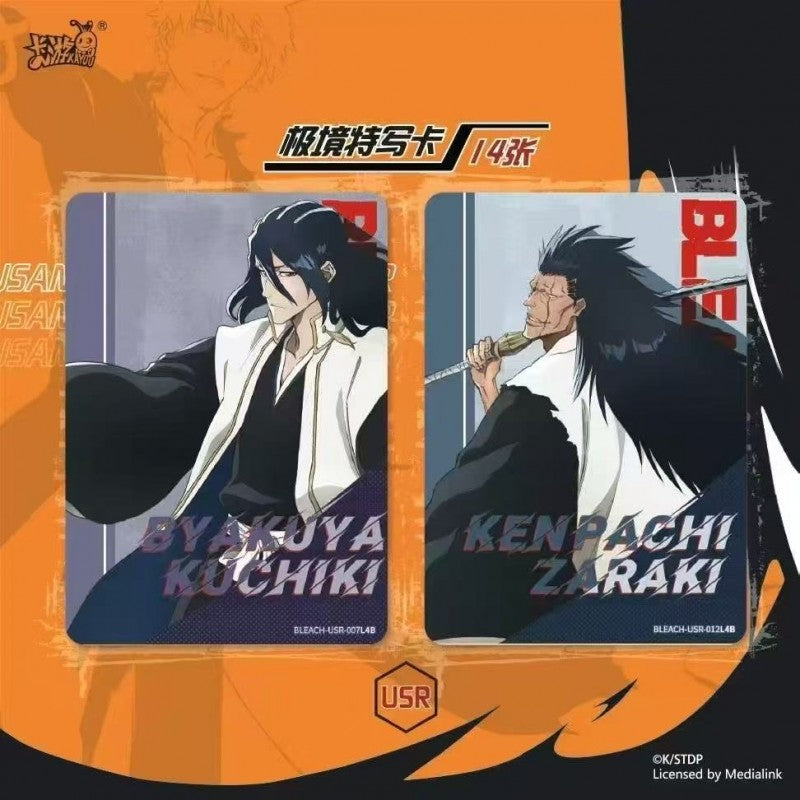 Display de boosters de cartes Bleach – Thousand-Year Blood War, avec design orange et blanc mettant en avant Ichigo Kurosaki, issue de la gamme Cartes Bleach.