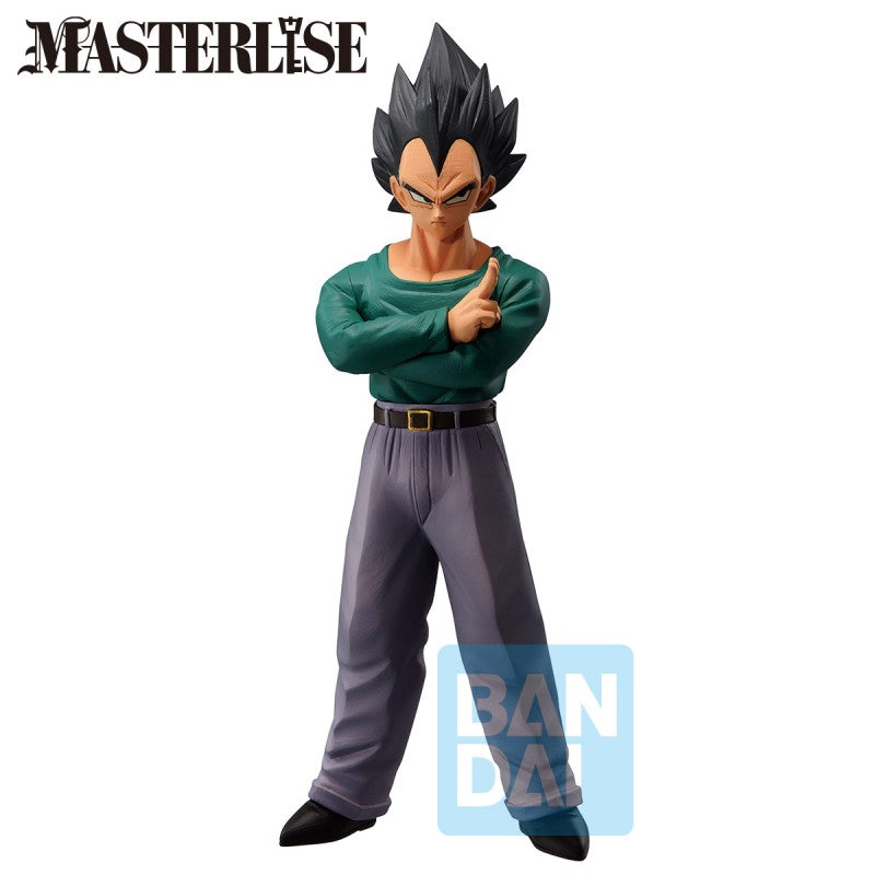 Figurine Dragon Ball Z Masterlise : Vegeta en tenue civile, bras croisés, version Bandai officielle.