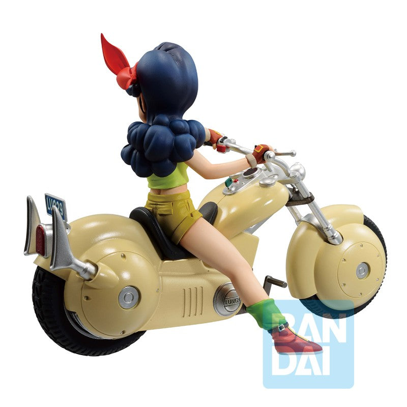 Figurine Dragon Ball Ichibansho Snap Collection : Lunch assise sur une moto rétro, version Bandai officielle.