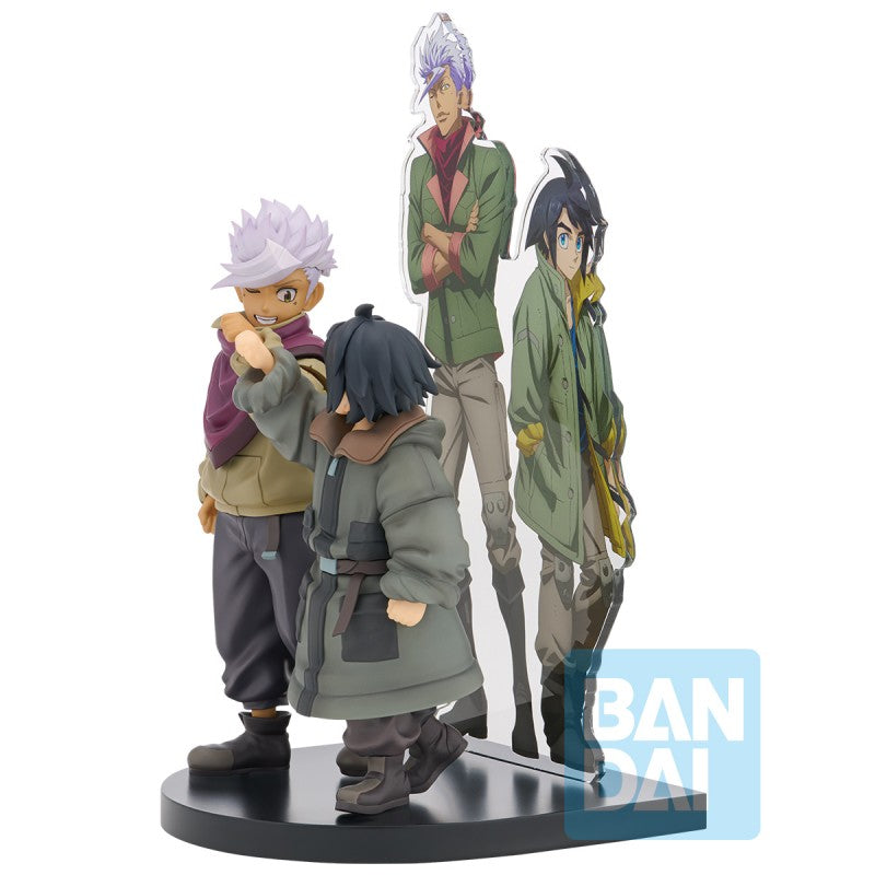 Figurine Mobile Suit Gundam Iron-Blooded Orphans Ichibansho Mikazuki et Orga par Bandai, avec deux personnages sur socle et décor de fond.