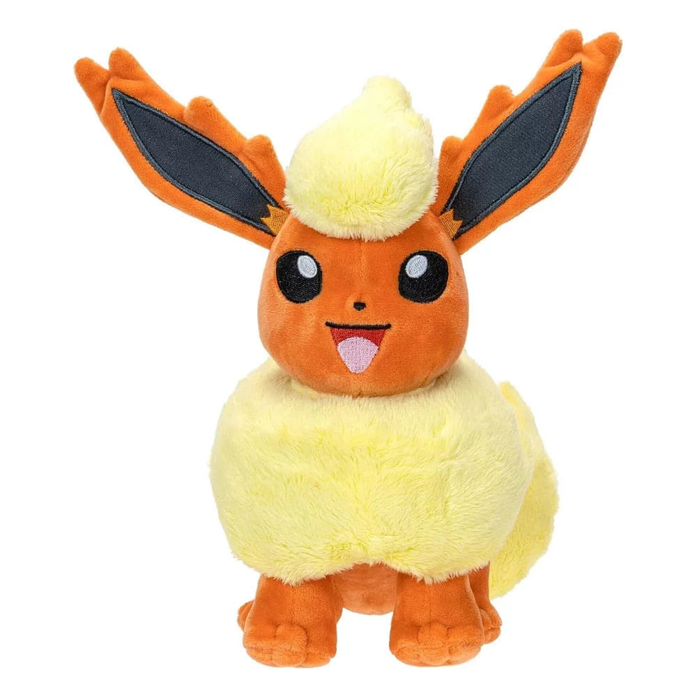 Peluche Pokémon Pyroli officielle, de couleur orange avec une fourrure jaune, assise avec un grand sourire.