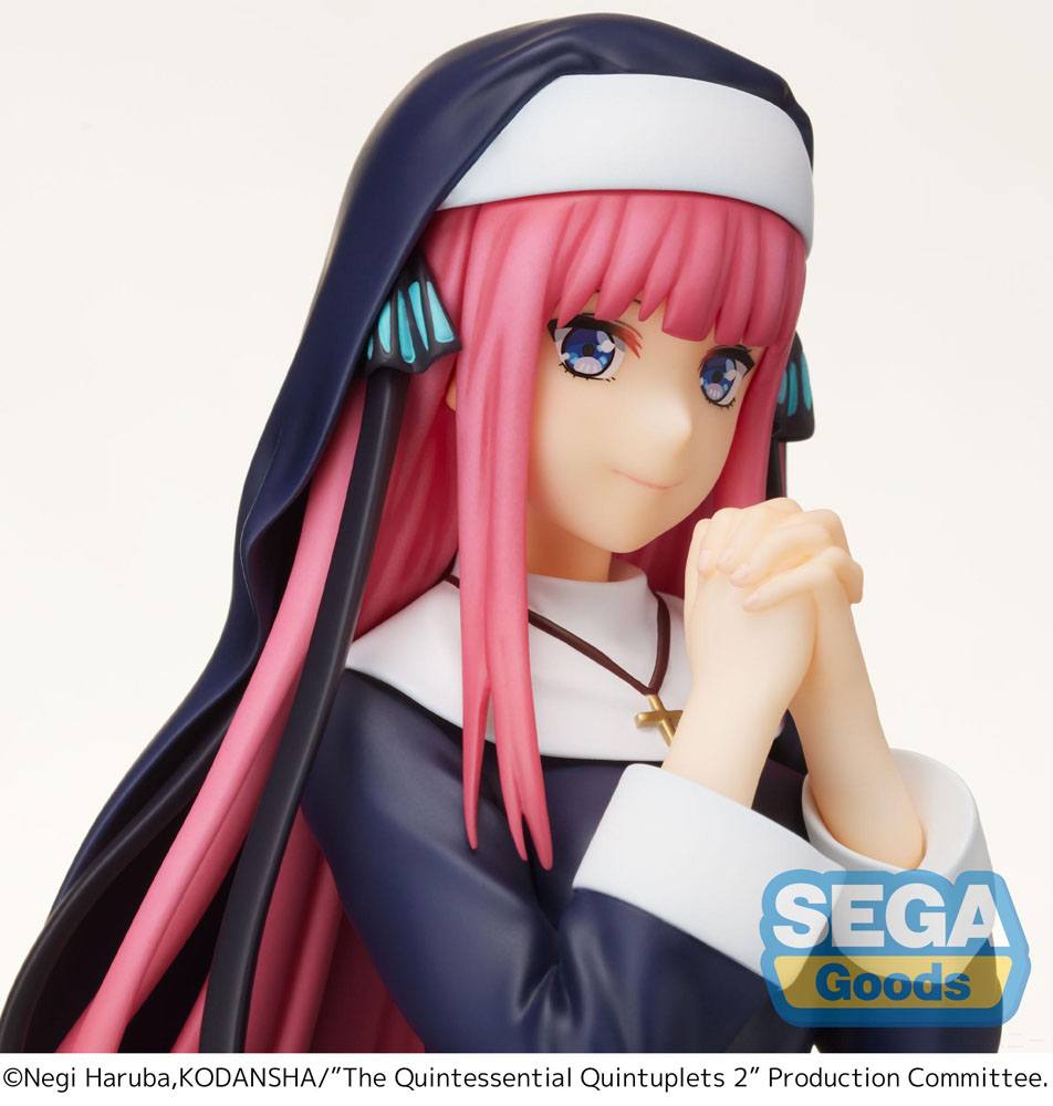 Figurine SPM Nino Nakano Sister Ver., habillée d'une robe de nonne bleu nuit, inspirée de The Quintessential Quintuplets.