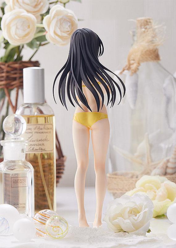 Figurine Pop Up Parade de Yui Kotegawa en bikini jaune, bras croisés et regard sérieux, inspirée de To Love-Ru Darkness.
