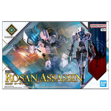 Maquette 30 Minutes Fantasy 30MF Rosan Assassin en armure grise et noire, accroupie avec lames courtes sur fond blanc.