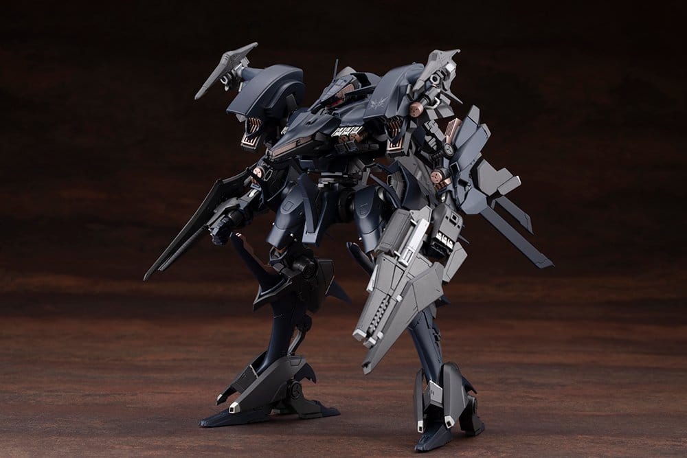 Plastic Model Kit Armored Core V Rayleonard 03-AALIYAH Orlea 1/72 de 15 cm, mecha sombre avec armement massif et design anguleux.