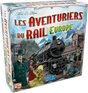 Boîte du jeu Les Aventuriers du Rail Europe avec locomotive noire, gare de montagne et personnages en tenue rétro.