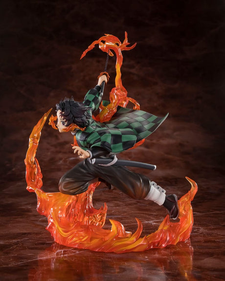 Figurine Tanjiro Kamado Demon Slayer Figuarts ZERO avec effets de flammes et pose d’attaque dynamique