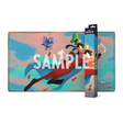 Tapis de jeu Disney Lorcana Contrées Inconnues Dingo, avec Dingo volant dans le ciel avec une cape bleue et un petit oiseau.