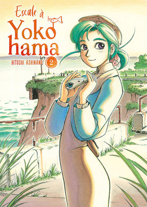 manga Escale à Yokohama, mettant en scène Alpha, une jeune femme aux cheveux verts, devant un paysage côtier paisible, avec son scooter.