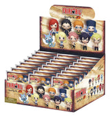 Présentoir Fairy Tail Figural Bag Clip Series 1 avec sachets surprises de porte-clés 3D représentant plusieurs personnages de l’anime.