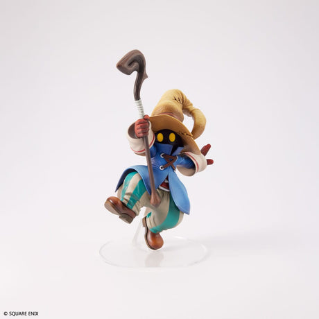 Statuette Final Fantasy IX Form-ISM Bibi Ornitier, mage noir avec chapeau pointu, manteau bleu et bâton sur socle transparent.