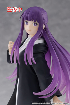 Figurine Fern Coreful de 18 cm, personnage de Frieren: Beyond Journey’s End, en robe noire et blanche, cheveux violets longs, en posture de marche