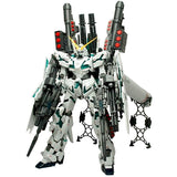 Gunpla MG 1/100 Full Armor Unicorn Gundam Ver.Ka armé avec son arsenal complet