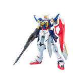 Gunpla MG 1/100 Wing Gundam TV version avec Buster Rifle et bouclier rouge, modèle articulé Bandai.