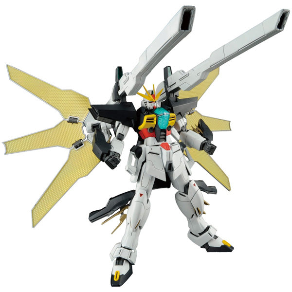 Maquette Gunpla MG 1/100 Gundam Double X blanche, noire et jaune avec grands canons dorsaux et panneaux réflecteurs dorés.