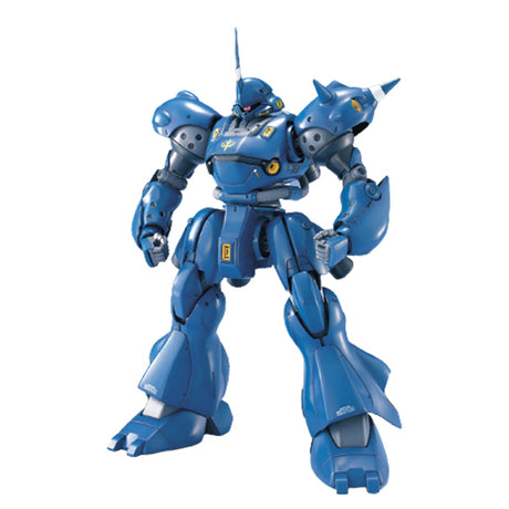 Maquette Gunpla MG 1/100 MS-18E Kämpfer bleue avec armure massive et épaules à pointes, sur fond blanc.