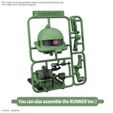 Maquette Gunpla SD Zakupla-Kun DX Runner Ver. verte avec tête chibi, fusil, hache et socle noir sur fond blanc.