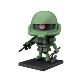 Maquette Gunpla SD Zakupla-Kun DX Runner Ver. verte avec tête chibi, fusil, hache et socle noir sur fond blanc.
