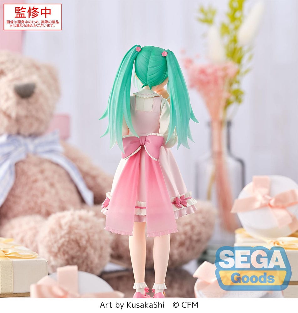 Figurine Hatsune Miku Luminasta Conceptual Series Vol 3 tenant un ours en peluche tenue rose pastel édition Sega Goods