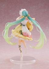 Figurine Hatsune Miku Wonderland Sleeping Beauty en robe pastel avec couettes vert clair et pose inspirée des contes de fées