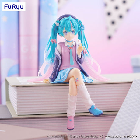 Statuette PVC Hatsune Miku Love Blazer Navy Color Ver. assise, 14 cm, gamme Noodle Stopper.