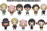 Visuel Spy x Family Figural Bag Clip Series 1 avec plusieurs personnages chibi dont Anya, Loid et Yor, vendus en sachet mystère.