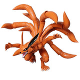 Figurines Naruto Shippuden Blokees Legend Edition 01 Kurama Nine Tails, représentant Kurama orange à neuf queues avec griffes, crocs et articulations visibles, accompagné de Naruto Uzumaki en tenue orange et noire.