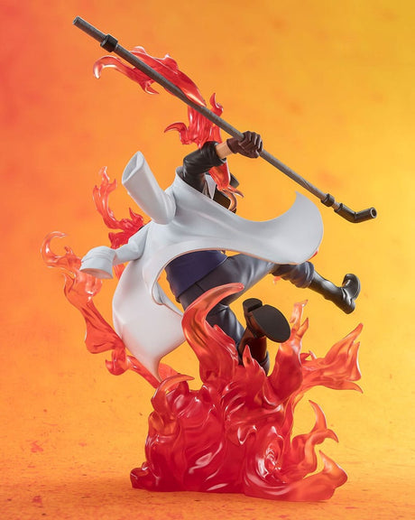 Figurine Sabo Fire Fist One Piece en pose de combat avec effets de flammes dynamiques autour de son corps
