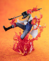Figurine Sabo Fire Fist One Piece en pose de combat avec effets de flammes dynamiques autour de son corps