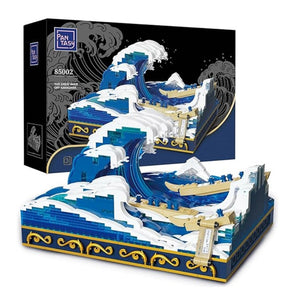 Set de construction Pantasy représentant la Grande Vague de Kanagawa en briques, avec bateaux et vagues en relief.