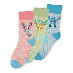 Lot de trois chaussettes Pokémon : rose avec Nymphali, vert avec Phyllali et bleu avec Givrali, dans un design coloré et kawaii.