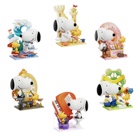 Display de blind boxes Snoopy Pantasy Letter World Series avec plusieurs boîtes jaunes et visuels de figurines Snoopy à collectionner.
