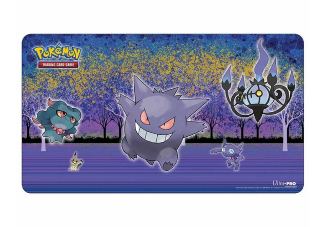 Tapis de jeu Pokémon Ultra PRO avec Ectoplasma et d’autres Pokémon Spectre sur un fond nocturne violet et bleu.