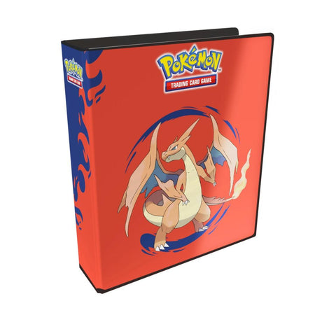 Classeur Pokémon Ultra Pro rouge avec illustration de Méga Dracaufeu sur la couverture.