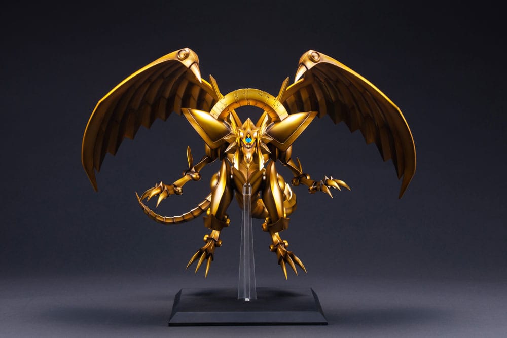 Figurine Yu-Gi-Oh! The Winged Dragon of Ra Egyptian God, dragon doré aux ailes déployées sur socle transparent.